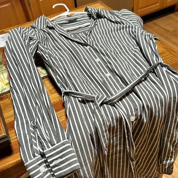 Woman’s casual dress also can be worn with jeans - Picture 3 of 3